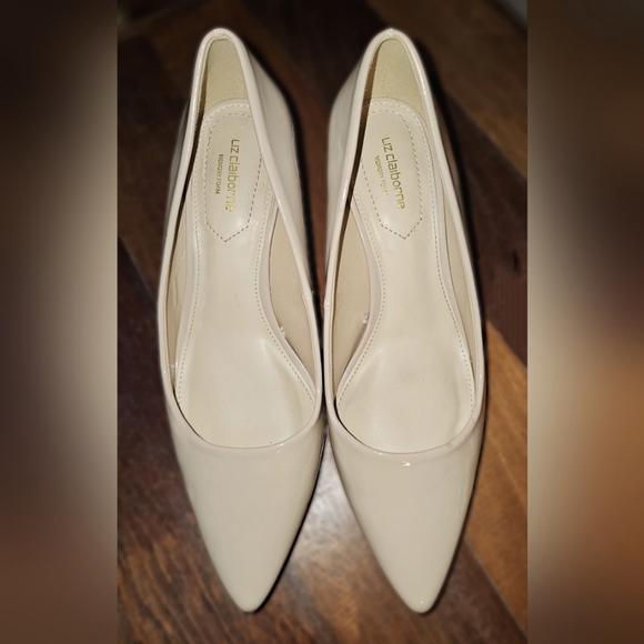 Liz Claiborne Nude Pointed Toe 2 1/4" Heel Pumps, Gold Trim - Picture 3 of 3